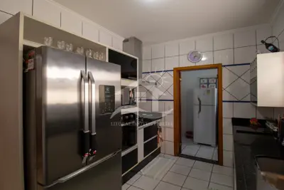 Casa - Térrea com piscina com 3 dormitórios (sendo 1 suite(s)) a 200,00 metros praia.