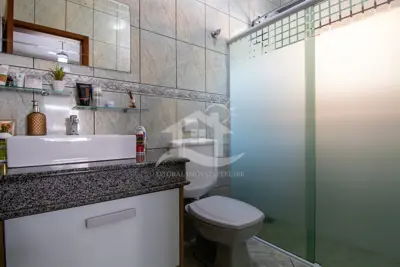 Casa - Térrea com piscina com 3 dormitórios (sendo 1 suite(s)) a 200,00 metros praia.