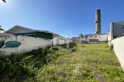 Terreno - Amplo com  dormitórios  a 700,00 metros praia.