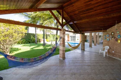 Casa - Térrea com piscina com 5 quartos (sendo 3 suite(s)) a 700,00 metros praia.