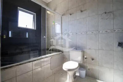 Casa - Térrea com piscina com 5 quartos (sendo 3 suite(s)) a 700,00 metros praia.