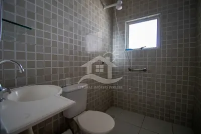 Casa - Térrea com piscina com 5 quartos (sendo 3 suite(s)) a 700,00 metros praia.