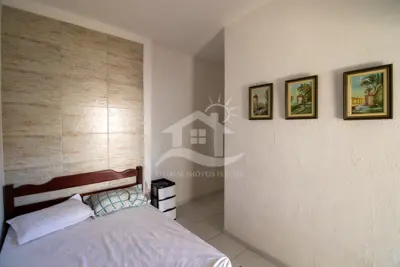 Casa - Térrea com piscina com 5 quartos (sendo 3 suite(s)) a 700,00 metros praia.