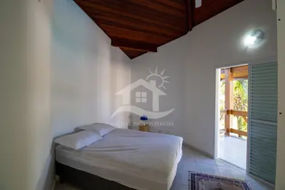 Casa - Térrea com piscina com 5 quartos (sendo 3 suite(s)) a 700,00 metros praia.