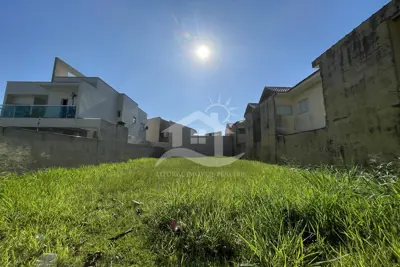 Terreno - Plano com  dormitórios  a 0,00 metros praia.