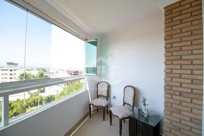 Apartamento - Amplo com 3 dormitórios (sendo 1 suite(s)) a 600,00 metros praia.