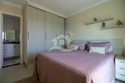 Apartamento - Amplo com 3 dormitórios (sendo 1 suite(s)) a 600,00 metros praia.