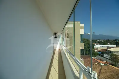 Apartamento - Amplo com 3 dormitórios (sendo 1 suite(s)) a 600,00 metros praia.