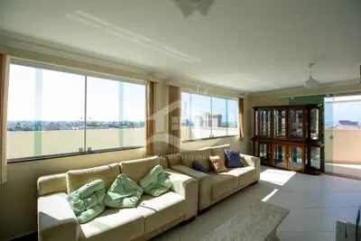 Apartamento - Amplo com 3 dormitórios (sendo 1 suite(s)) a 600,00 metros praia.