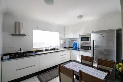 Apartamento - Amplo com 3 dormitórios (sendo 1 suite(s)) a 600,00 metros praia.