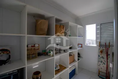 Apartamento - Amplo com 3 dormitórios (sendo 1 suite(s)) a 600,00 metros praia.