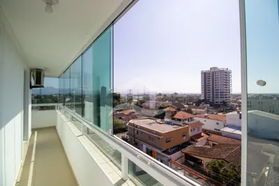 Apartamento - Amplo com 3 dormitórios (sendo 1 suite(s)) a 600,00 metros praia.
