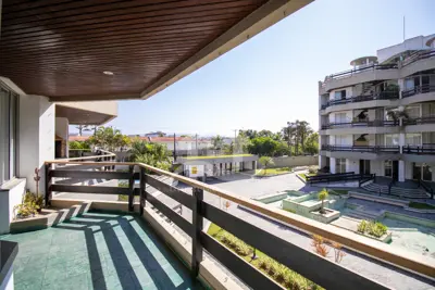 Apartamento - Amplo com 3 quartos (sendo 1 suite(s)) a 250,00 metros praia.