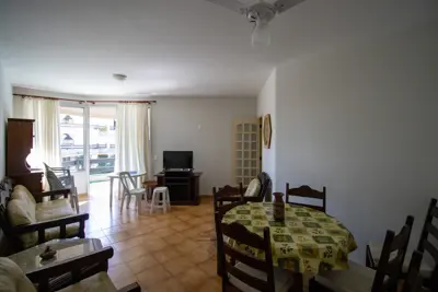 Apartamento - Amplo com 3 quartos (sendo 1 suite(s)) a 250,00 metros praia.