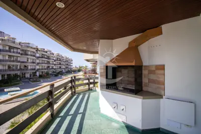 Apartamento - Amplo com 3 quartos (sendo 1 suite(s)) a 250,00 metros praia.