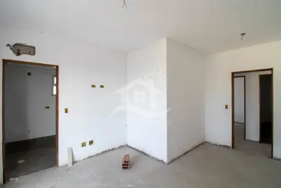 Apartamento - Amplo com 3 dormitórios (sendo 2 suite(s)) a 750,00 metros praia.