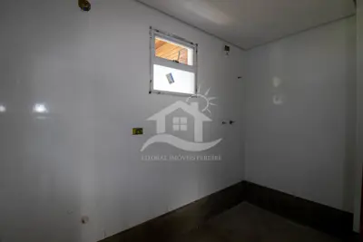Apartamento - Amplo com 3 dormitórios (sendo 2 suite(s)) a 750,00 metros praia.