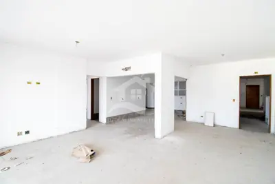 Apartamento - Amplo com 3 dormitórios (sendo 2 suite(s)) a 750,00 metros praia.