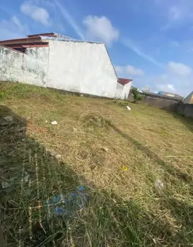 Terreno - Limpo com  quartos  a 1000,00 metros praia.
