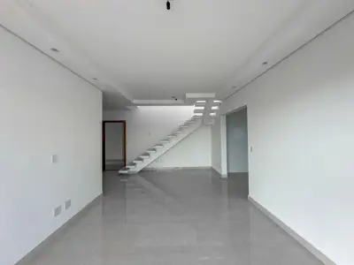 Apartamento - Cobertura com 2 quartos (sendo 1 suite(s)) a 750,00 metros praia.
