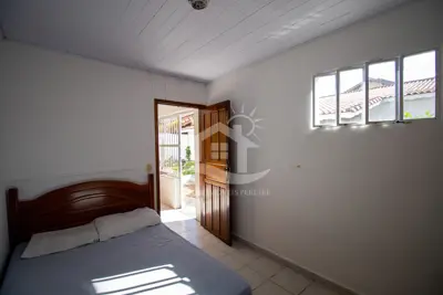 Casa - Térrea com Edícula com 5 quartos (sendo 1 suite(s)) a 0,00 metros praia.