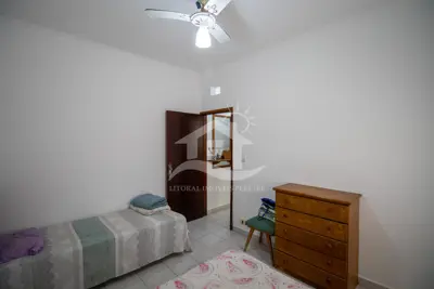 Casa - Térrea com Edícula com 5 quartos (sendo 1 suite(s)) a 0,00 metros praia.