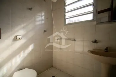 Casa - Térrea com Edícula com 5 quartos (sendo 1 suite(s)) a 0,00 metros praia.