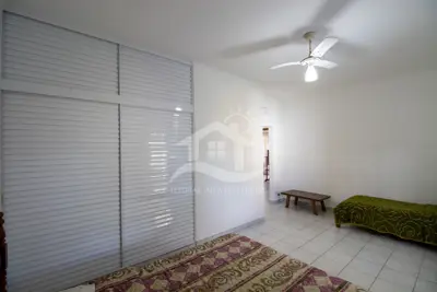 Casa - Térrea com Edícula com 5 quartos (sendo 1 suite(s)) a 0,00 metros praia.