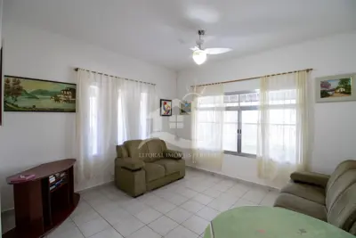 Casa - Térrea com Edícula com 5 quartos (sendo 1 suite(s)) a 0,00 metros praia.