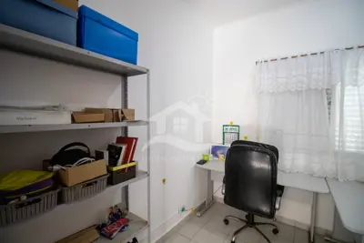 Casa - Térrea com Edícula com 5 quartos (sendo 1 suite(s)) a 0,00 metros praia.