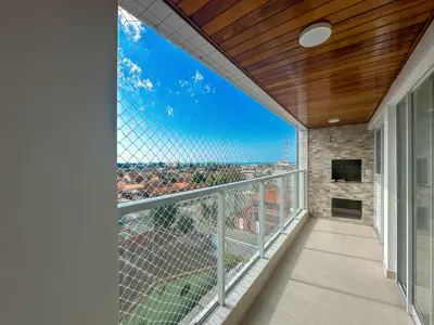 Apartamento - Amplo com 2 quartos (sendo 1 suite(s)) a 750,00 metros praia.