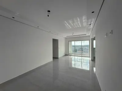 Apartamento - Amplo com 2 quartos (sendo 1 suite(s)) a 750,00 metros praia.