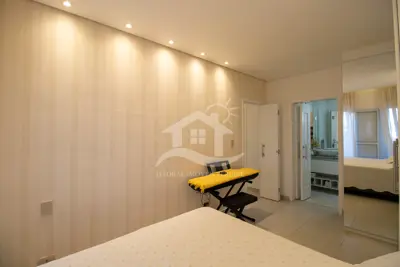 Apartamento - Amplo com 2 quartos (sendo 1 suite(s)) a 450,00 metros praia.