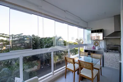 Apartamento - Amplo com 2 quartos (sendo 1 suite(s)) a 450,00 metros praia.
