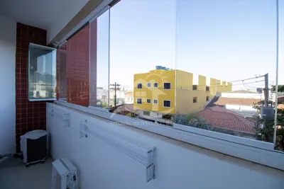 Apartamento - Amplo com 2 quartos (sendo 1 suite(s)) a 450,00 metros praia.