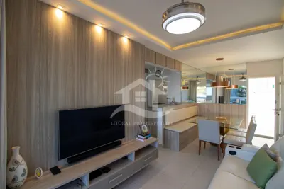 Apartamento - Amplo com 2 quartos (sendo 1 suite(s)) a 450,00 metros praia.