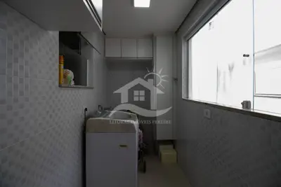 Apartamento - Cobertura com 3 quartos (sendo 1 suite(s)) a 600,00 metros praia.