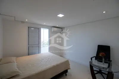 Apartamento - Cobertura com 3 quartos (sendo 1 suite(s)) a 600,00 metros praia.