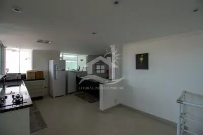 Apartamento - Cobertura com 3 quartos (sendo 1 suite(s)) a 600,00 metros praia.