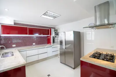 Apartamento - Cobertura com 3 quartos (sendo 1 suite(s)) a 600,00 metros praia.
