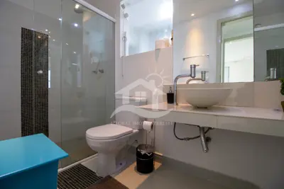 Apartamento - Cobertura com 3 quartos (sendo 1 suite(s)) a 600,00 metros praia.