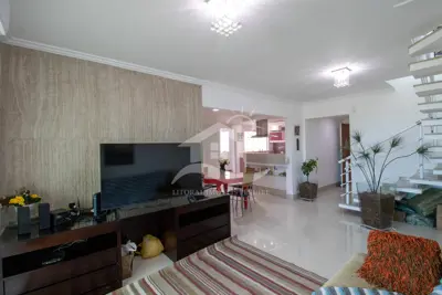 Apartamento - Cobertura com 3 quartos (sendo 1 suite(s)) a 600,00 metros praia.