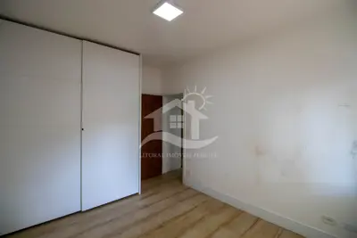 Casa - Sobrado com 4 dormitórios (sendo 2 suite(s)) a 2000,00 metros praia.