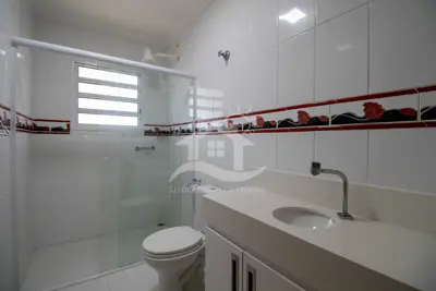 Casa - Sobrado com 4 dormitórios (sendo 2 suite(s)) a 2000,00 metros praia.