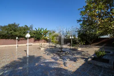 Casa - Sobrado com 4 dormitórios (sendo 2 suite(s)) a 2000,00 metros praia.