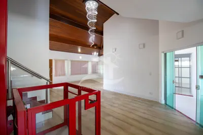 Casa - Sobrado com 4 dormitórios (sendo 2 suite(s)) a 2000,00 metros praia.