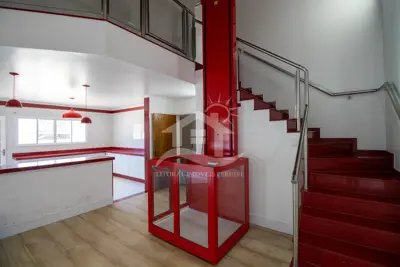 Casa - Sobrado com 4 dormitórios (sendo 2 suite(s)) a 2000,00 metros praia.