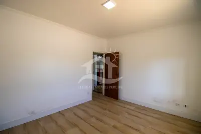 Casa - Sobrado com 4 dormitórios (sendo 2 suite(s)) a 2000,00 metros praia.