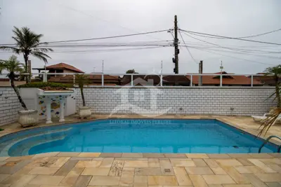 Casa - Mezanino com 4 dormitórios (sendo 4 suite(s)) a 700 metros praia.