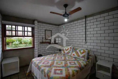 Casa - Mezanino com 4 dormitórios (sendo 4 suite(s)) a 700 metros praia.